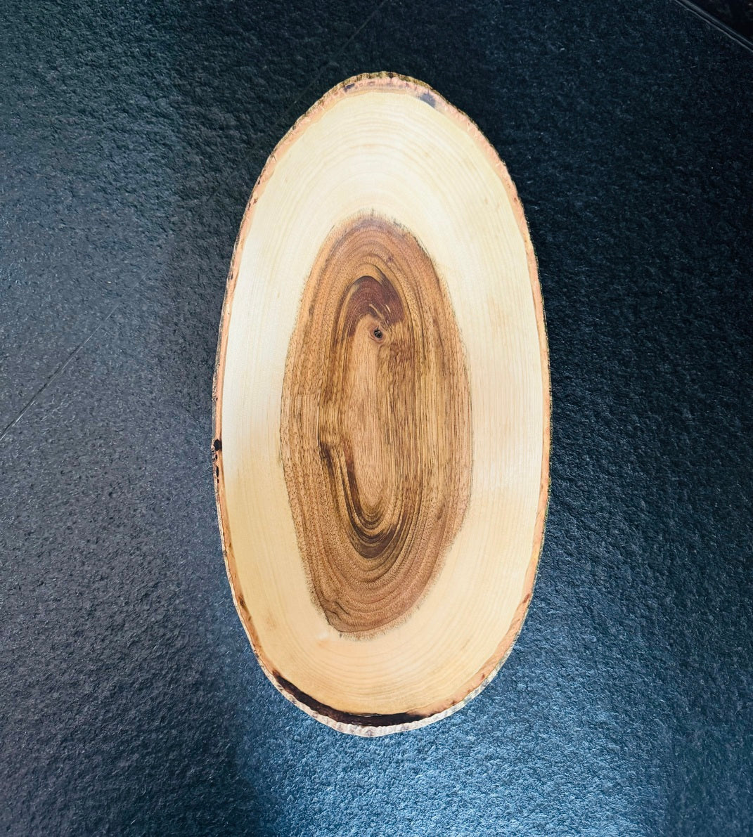 Schale • Wilder Nussbaum, ø 30 cm, Höhe 6,5 cm