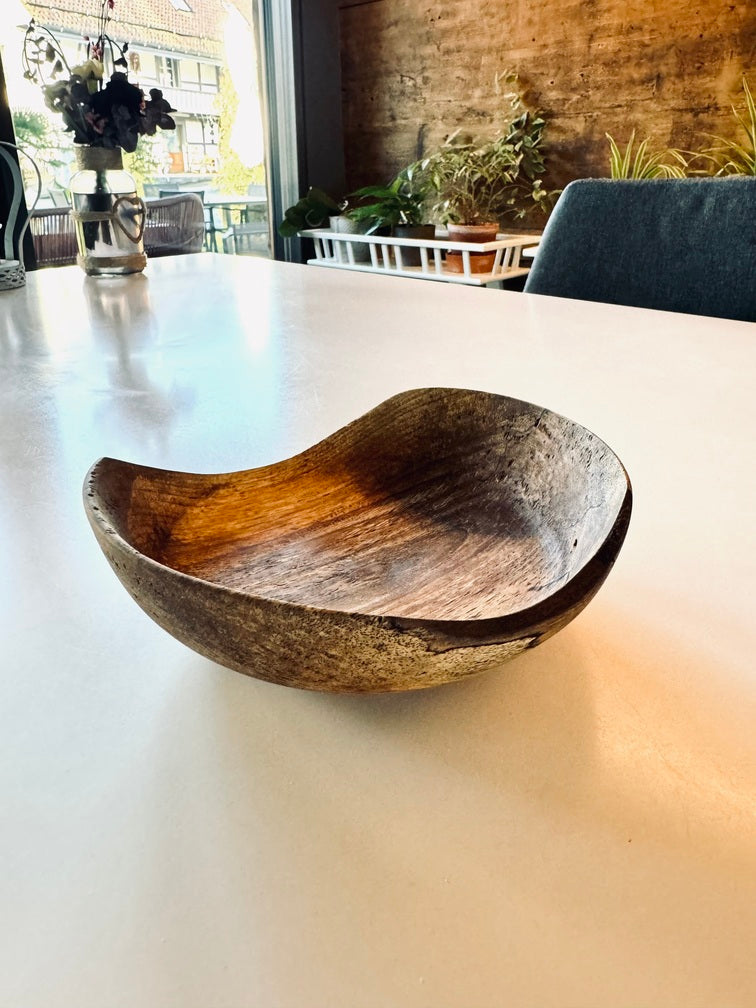 Schale • gestockte Walnuss, ø 16,5 cm, H 5,5 cm