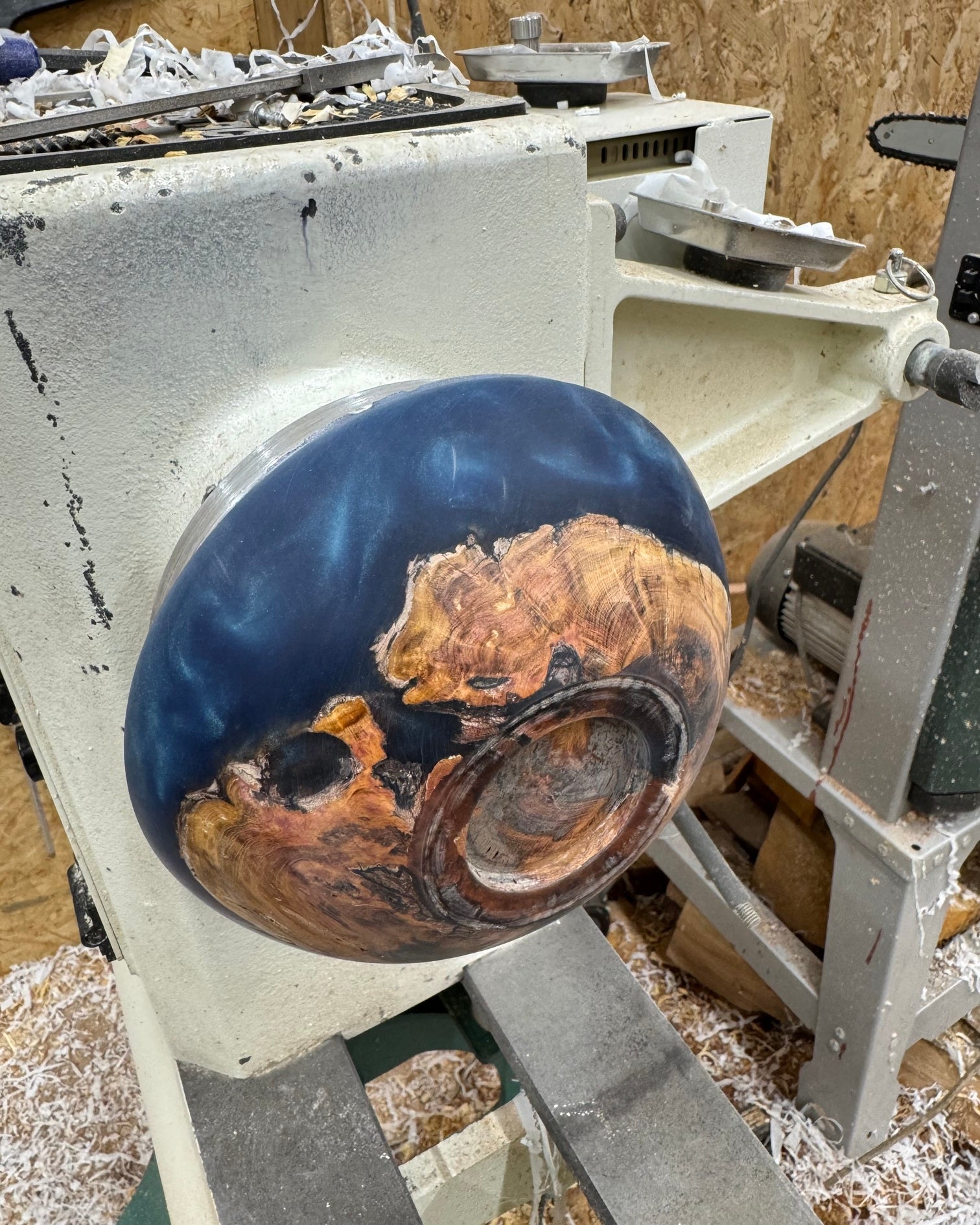 Schale • Zwetschgenknolle/Epoxy, ø 16 cm, Höhe 5,5 cm