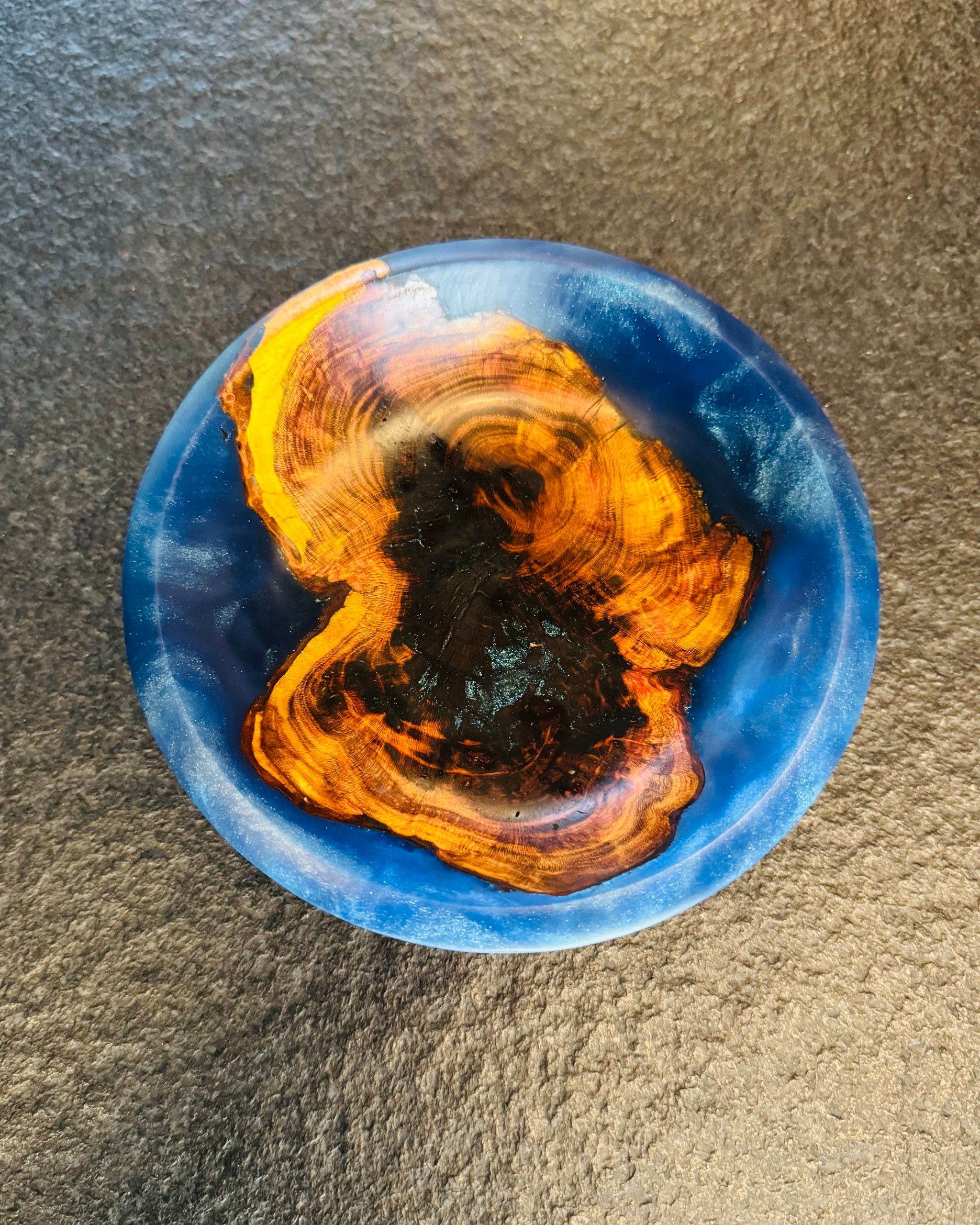 Schale • Zwetschgenknolle/Epoxy, ø 16 cm, Höhe 5,5 cm