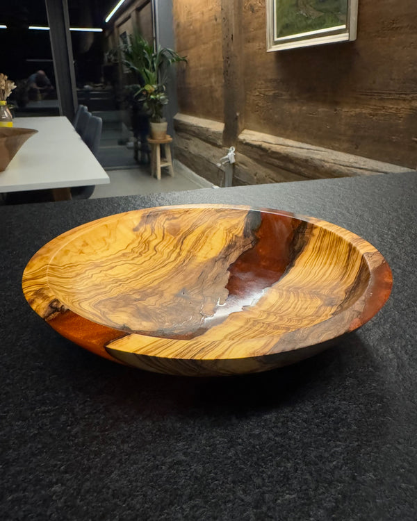 Schale • Olivenholz/Epoxy, ø 21 cm, Höhe 4 cm