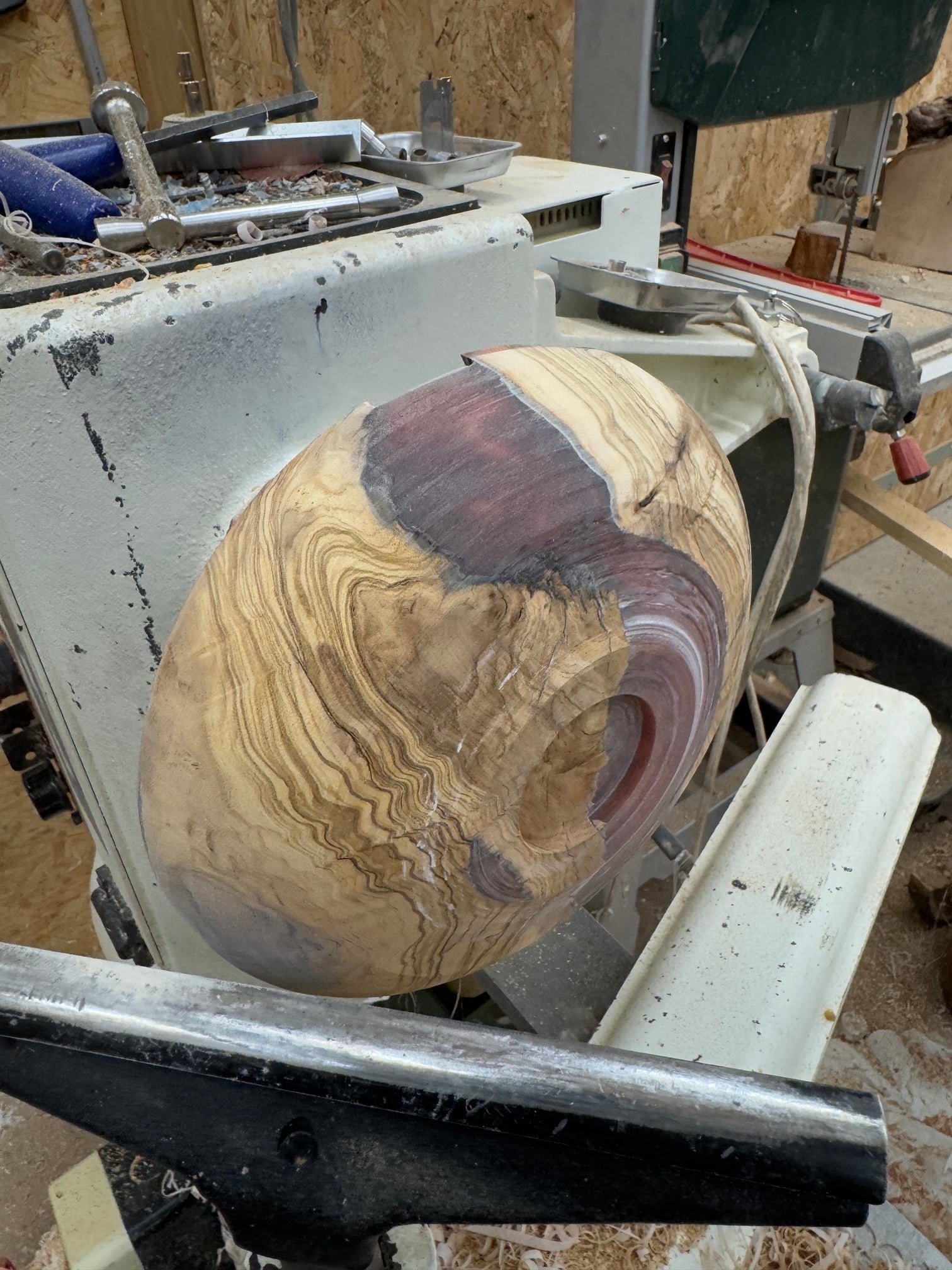 Schale • Olivenholz/Epoxy, ø 21 cm, Höhe 4 cm