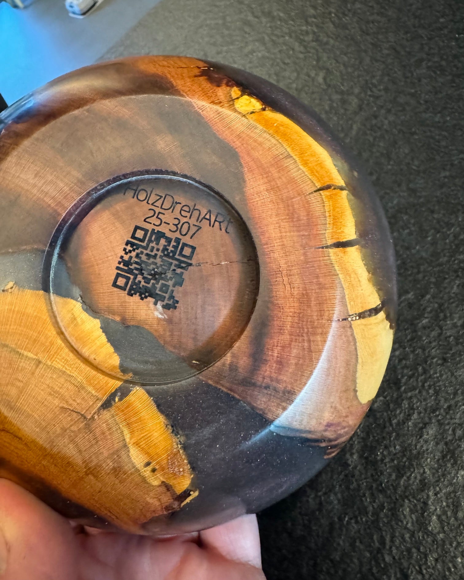 Schale • Zwetschgenknolle/Epoxy, ø 15 cm, Höhe 4 cm