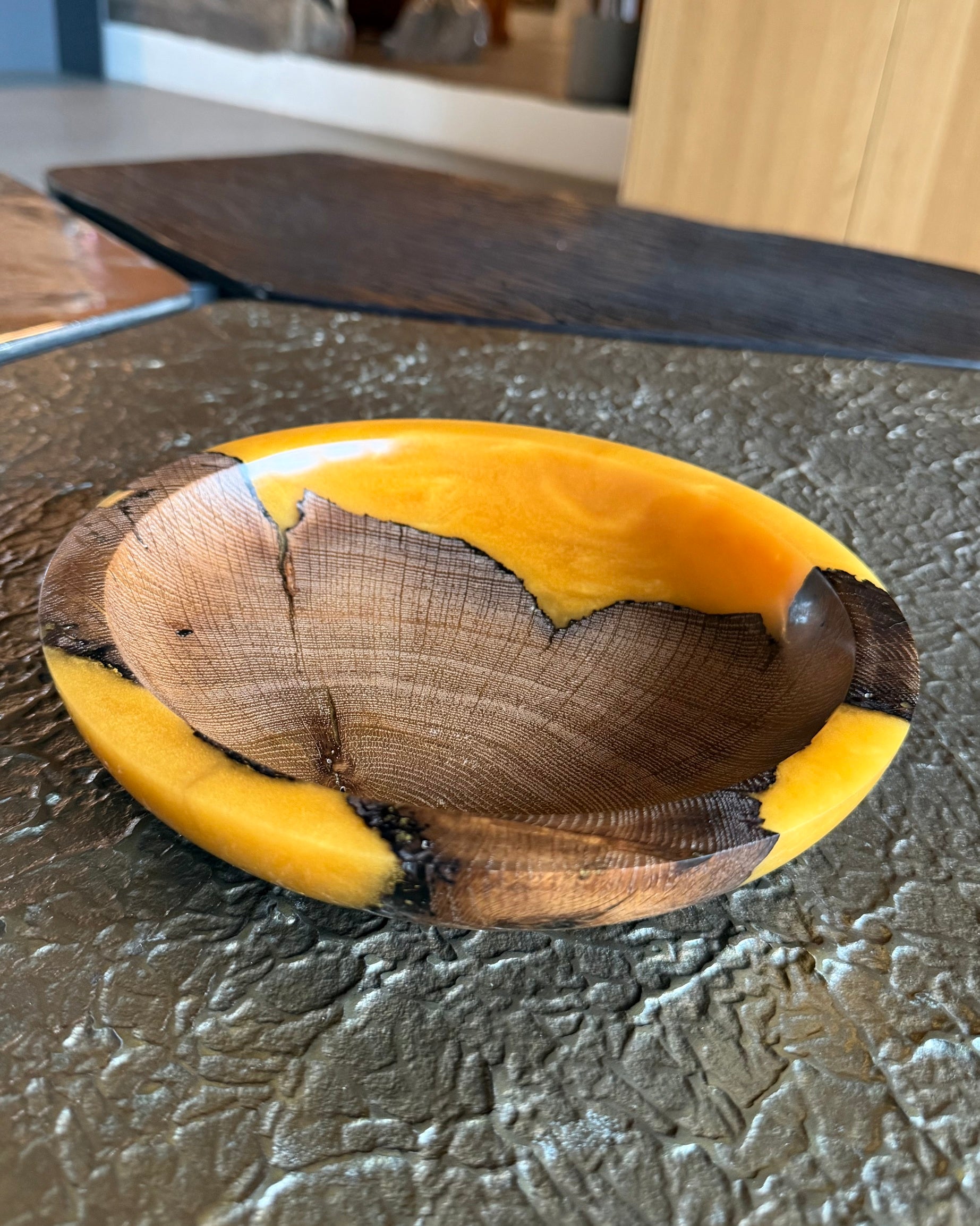 Schale • alte Eiche/Epoxy, ø 22 cm, Höhe 4 cm