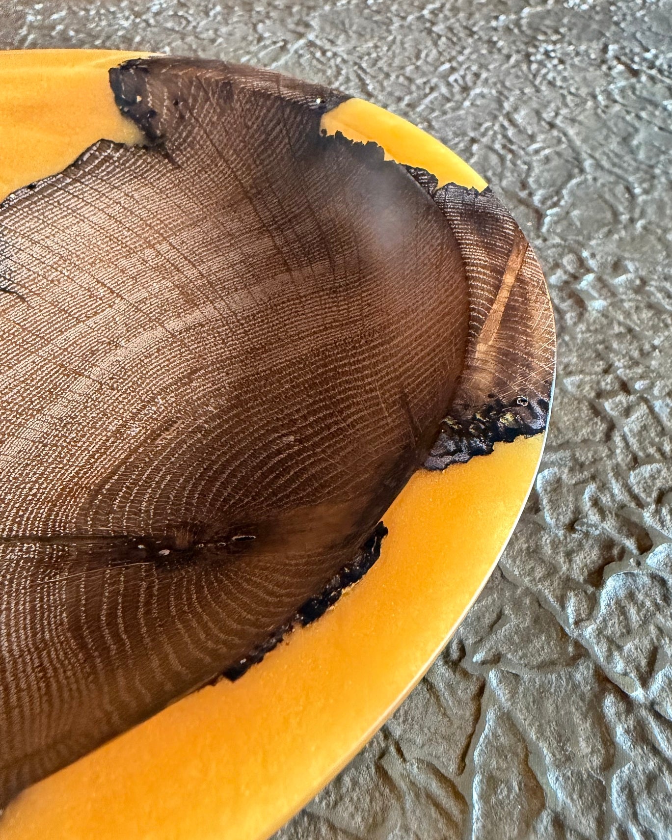 Schale • alte Eiche/Epoxy, ø 22 cm, Höhe 4 cm