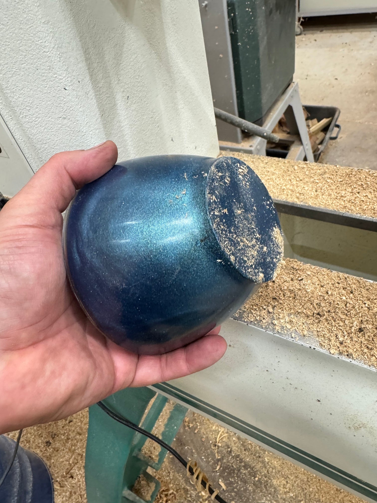 Bleiholz-Kugel auf Land • Zwetschgenknolle/Epoxy, ø 11 cm