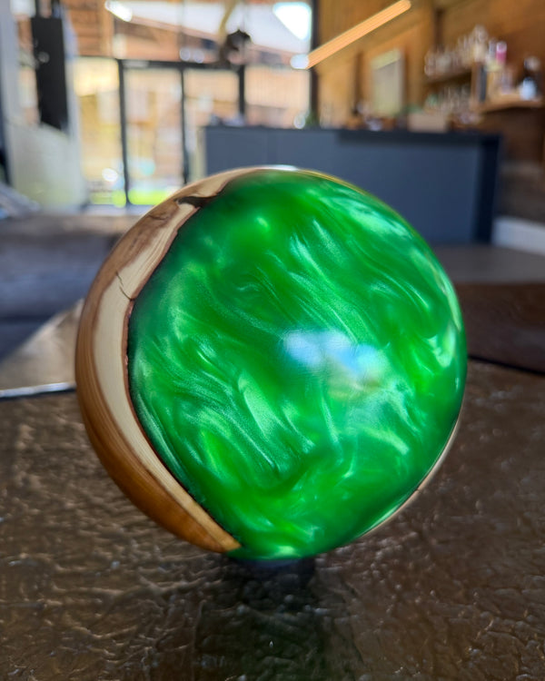 Kugel • Eibe/Epoxy, ø 17 cm
