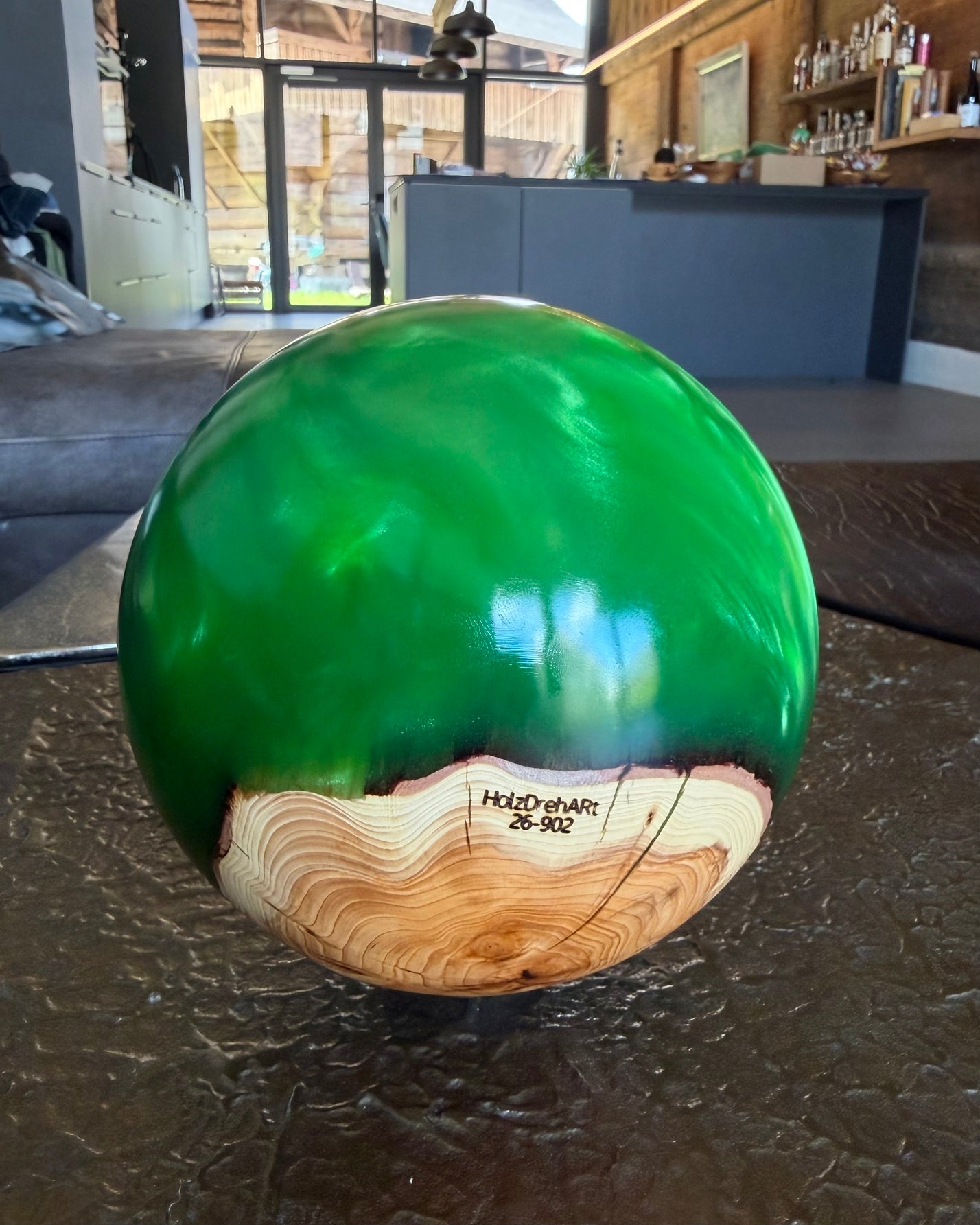Kugel • Eibe/Epoxy, ø 17 cm