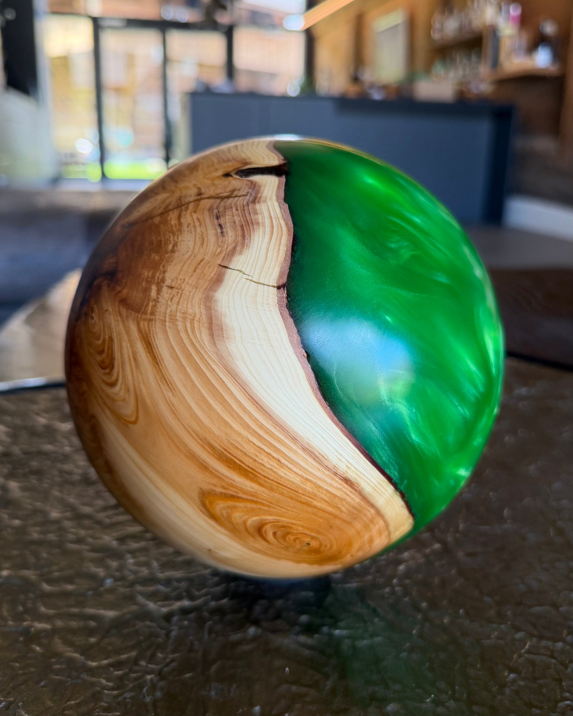 Kugel • Eibe/Epoxy, ø 17 cm
