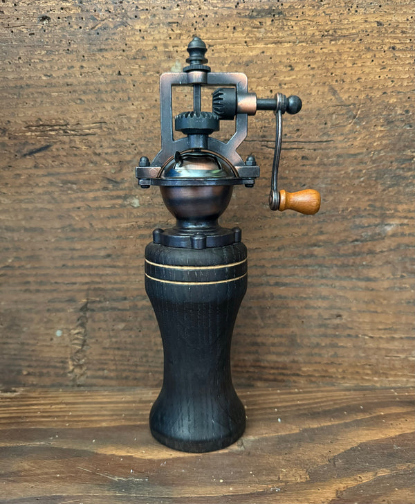 Pfeffermühle "Antik" in verschiedenen Holzarten, Eiche schwarz